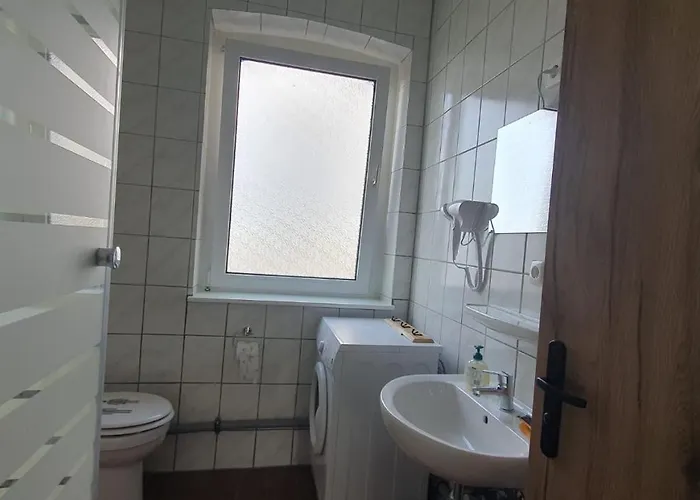 3 Von 3 Mit Gemeinschaftsbad-kueche, 30min Koeln Messe Bahnhof, 5min Bahnhof Zentrum Appartement Leverkusen
