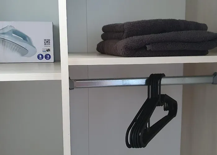 3 Von 3 Mit Gemeinschaftsbad-kueche, 30min Koeln Messe Bahnhof, 5min Bahnhof Zentrum Appartement